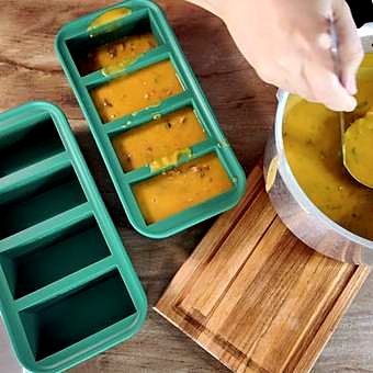 Preparo sendo colocado na forma